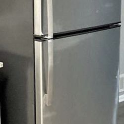 21.9 cu. ft. Top Freezer Refrigerator Fingerprint Resistant Stainless Steel