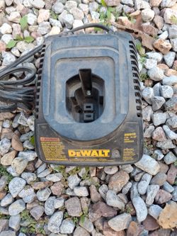 DeWalt DW9118 7.2V–14.4V NiCd Battery Charger