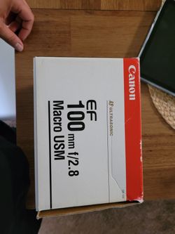 Canon EF 100mm f/2.8L is USM Macro Lens for Canon Digital SLR Cameras