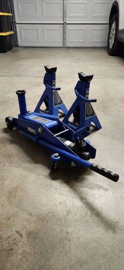 Duralast floor jack 2.5 ton with 4 ton jack stand.