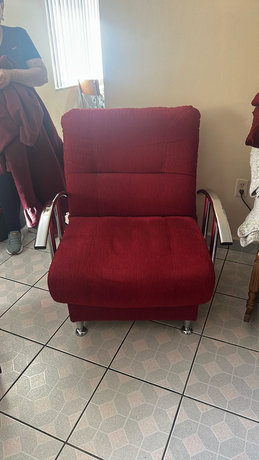 Single Seat Sofa New Condition 