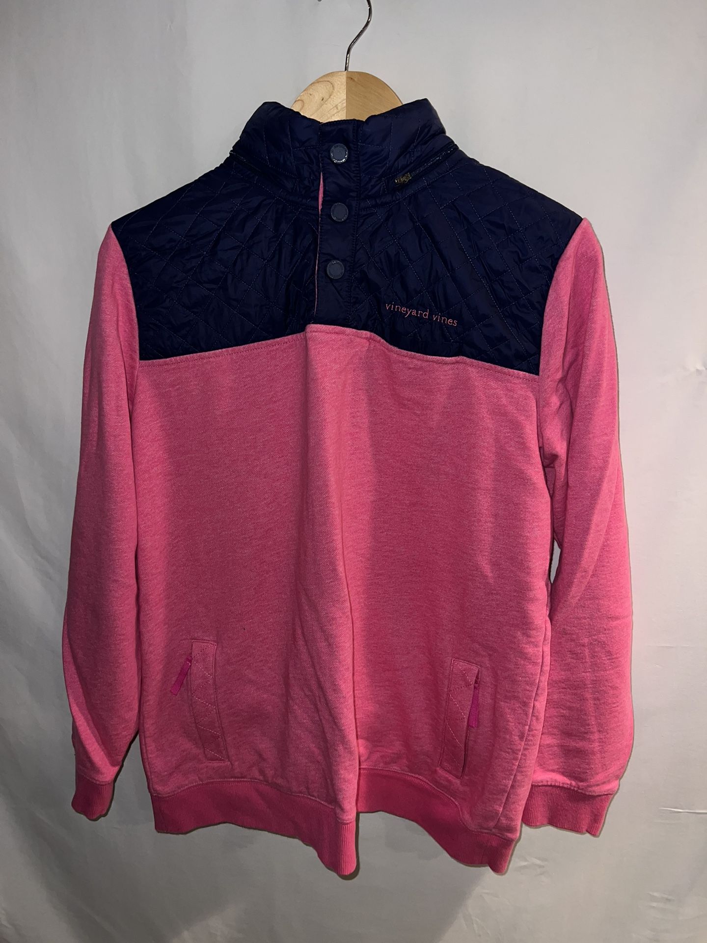 Ladies Medium Vineyard Vines pink & blue sweatshirt w hood