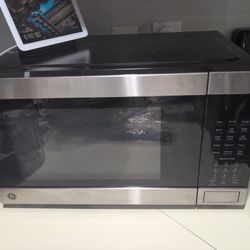 Microwave/Air Fryer/Conventional Oven 