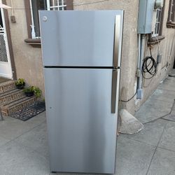 GE Refrigerator Stainless Steel 18cu Ft 28x29x67👍👌3 MONTHS WARRANTY 