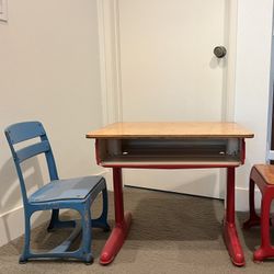Vintage Schoolhouse Desk And Chairs