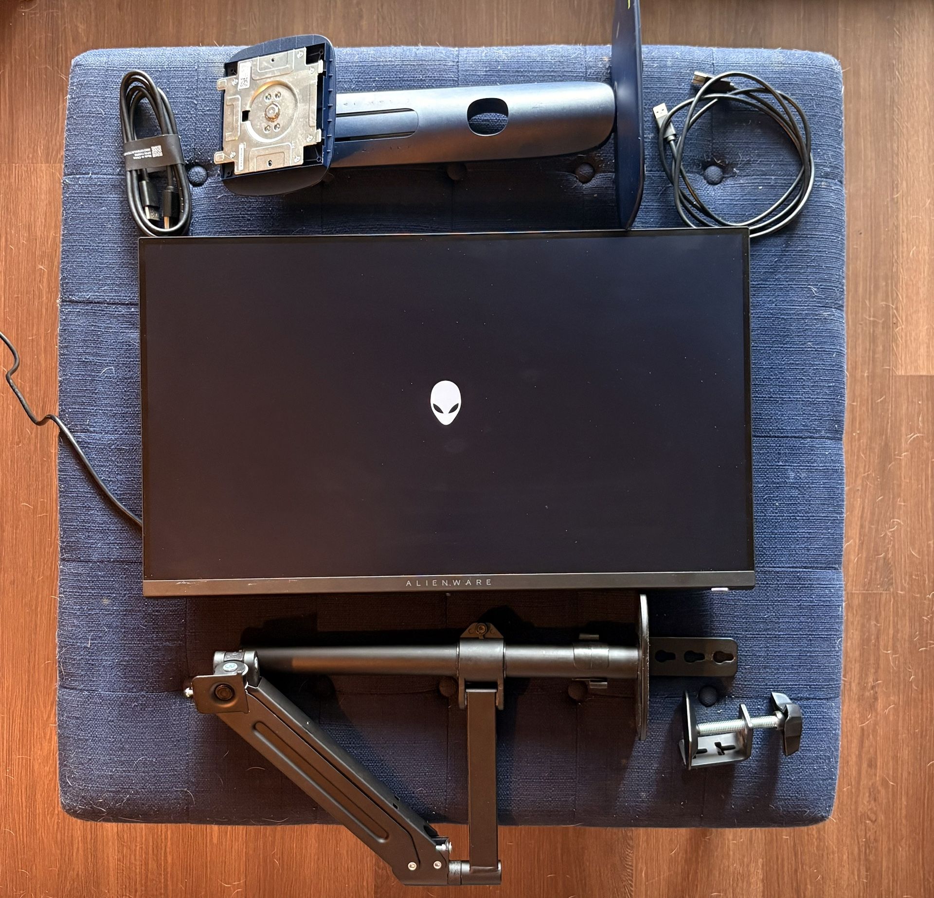 Need Sold ASAP | Alienware 27" Gaming Monitor | 180hz | Desk Mount Included