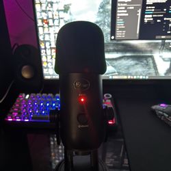 Blue Yeti x Logitech Microphone
