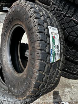 Never been used old dot Toyo tires  285/75/18. AT