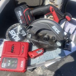 SKIL PWR CORE 20 Brushless 20V 6-1/2'' Circular Saw Kit, Includes 4.0 Ah Battery, PWR ASSIST UBS Adapter AND PWR JUMP Chargers