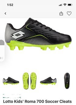 Kids soccer shoe