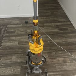 Dyson Vacuum DC15