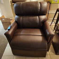 Golden Power Lift And Sleep Chair Almost New 500lb Rating