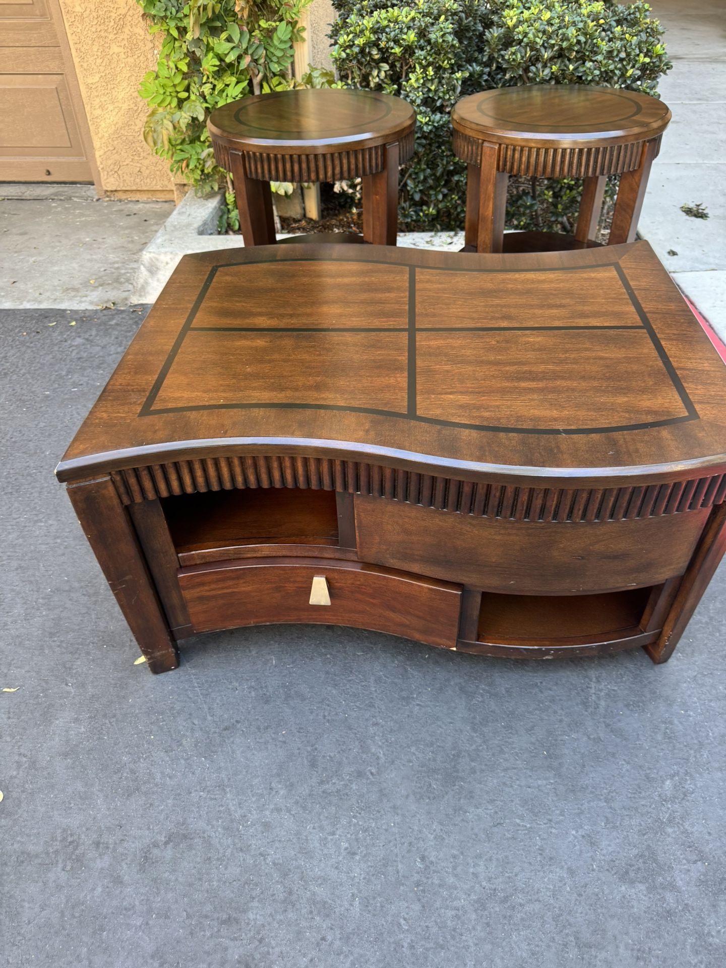 Solid wood coffee table & side tables $150 Great condition