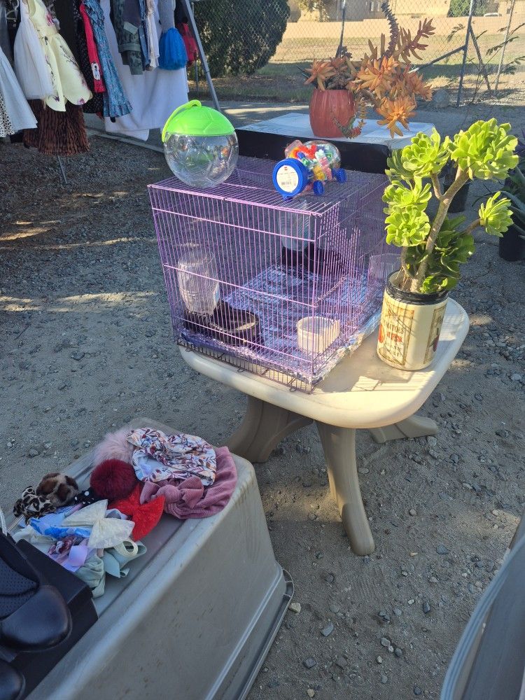 Yard Sale En Fontana. Esquina Arow Y Orleander