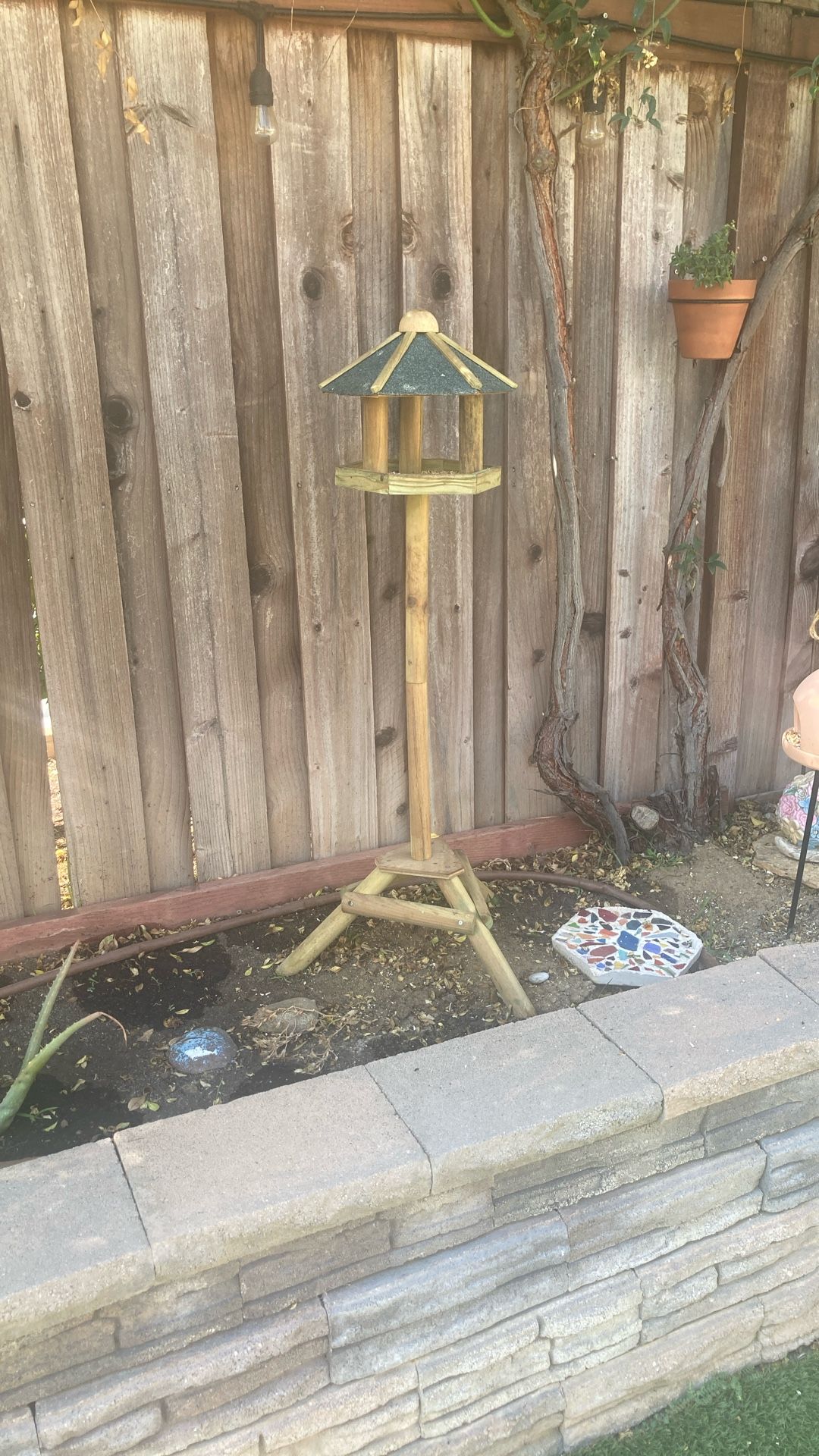 Standing Bird Feeder