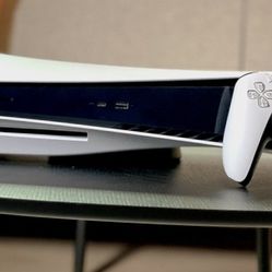 NEW Console - PlayStation 5 with Controller