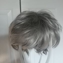 Ladies short, grey wig with nets