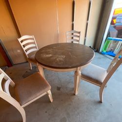 Dining Table/ Comedor