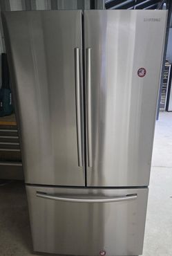 Samsung stainless 3-door French door refrigerator with internal water and ice