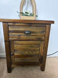 Night stand for side of bed or side of couch really pretty nice wood clean