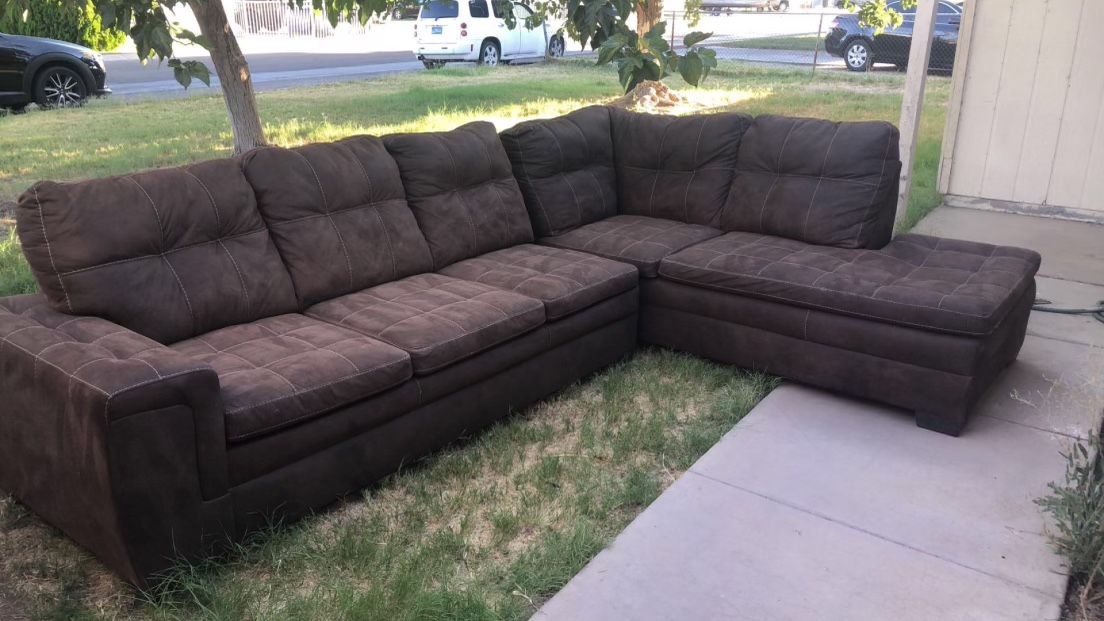 Brown Sectional (FREE DELIVERY)