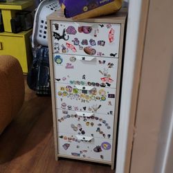 Free small 5 drawer dresser
