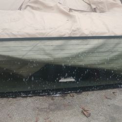 81-86 MONTE CARLO BACK WINDOW GLASS