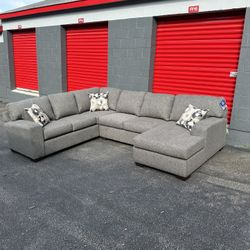Beautiful brand new! Hughes Furniture dark gray sectional sofa Delivery available!🚛