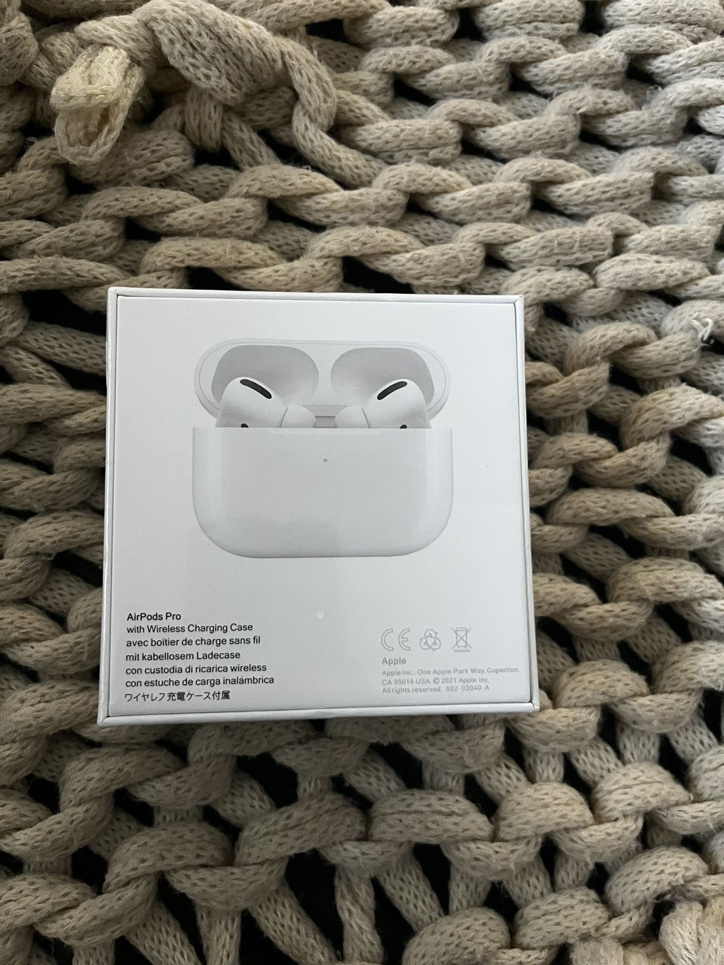 Apple AirPods Pro with MagSafe Wireless Charging Case - White