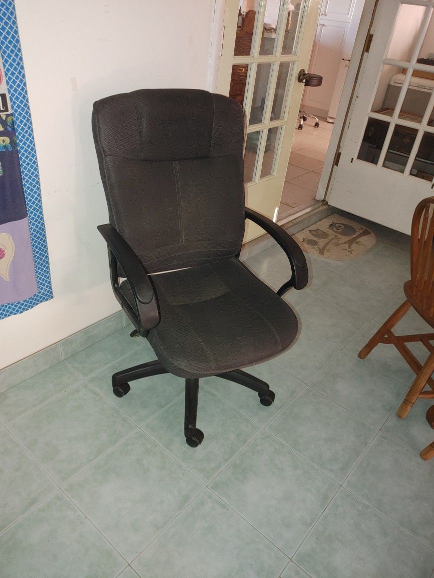 Adjustable, Swivel Office Chair