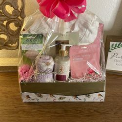 Custom Spa Gift Basket 💓