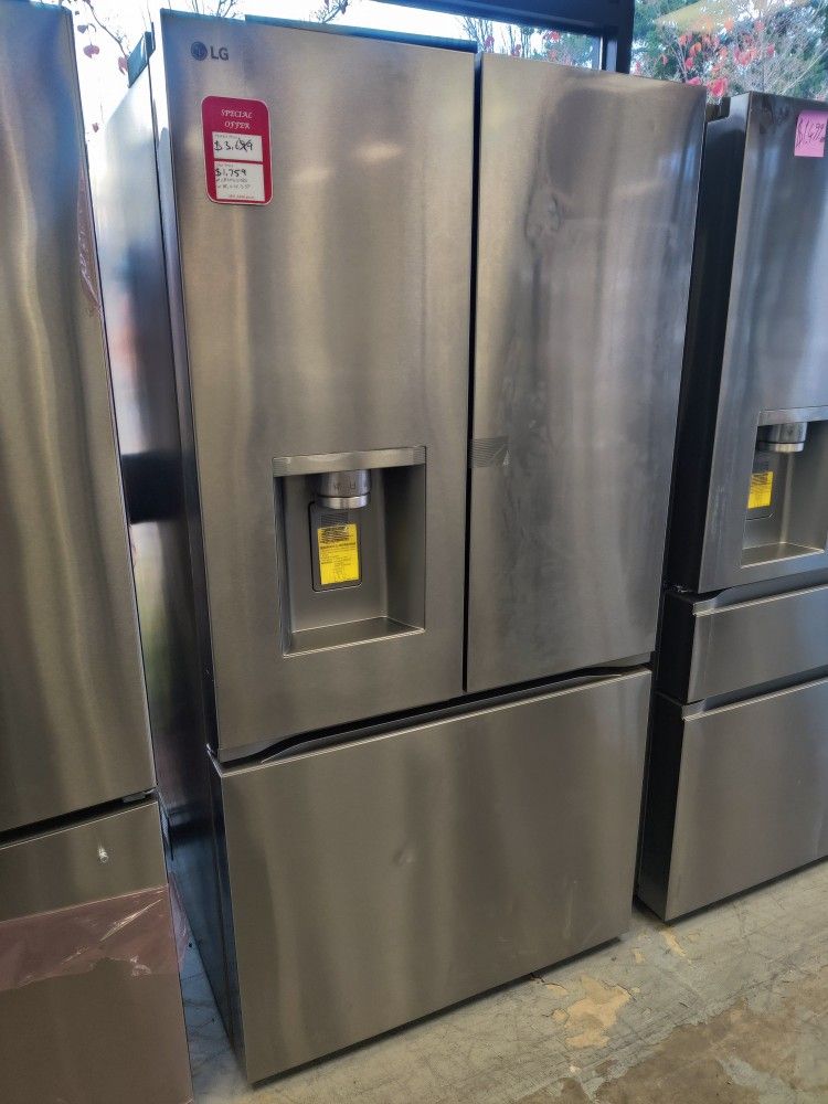 New  36-inch W 31 cu. ft. French Door Refrigerator with 4 types of Ice in PrintProof Stainless Ste