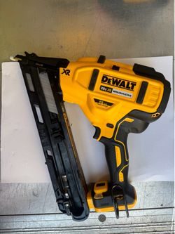 DEWALT 20V MAX XR Lithium-Ion Cordless 15-Gauge Angled Finish Nailer (Tool Only)