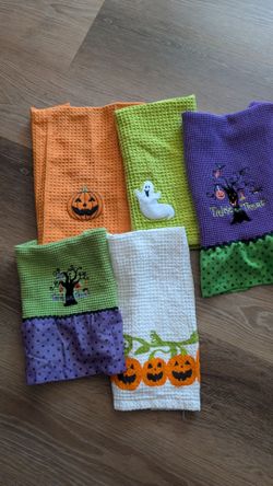 Halloween themed kitchen towels