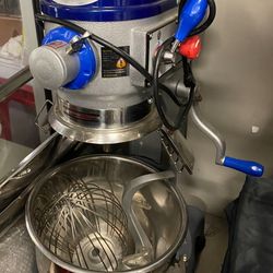Vollrath 40757 20 Qt. Commercial Planetary Stand Mixer with Guard - 1/2 hp