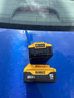 Dewalt 20v baterías 🔋 5.0ah $90 por las dos firme precio
