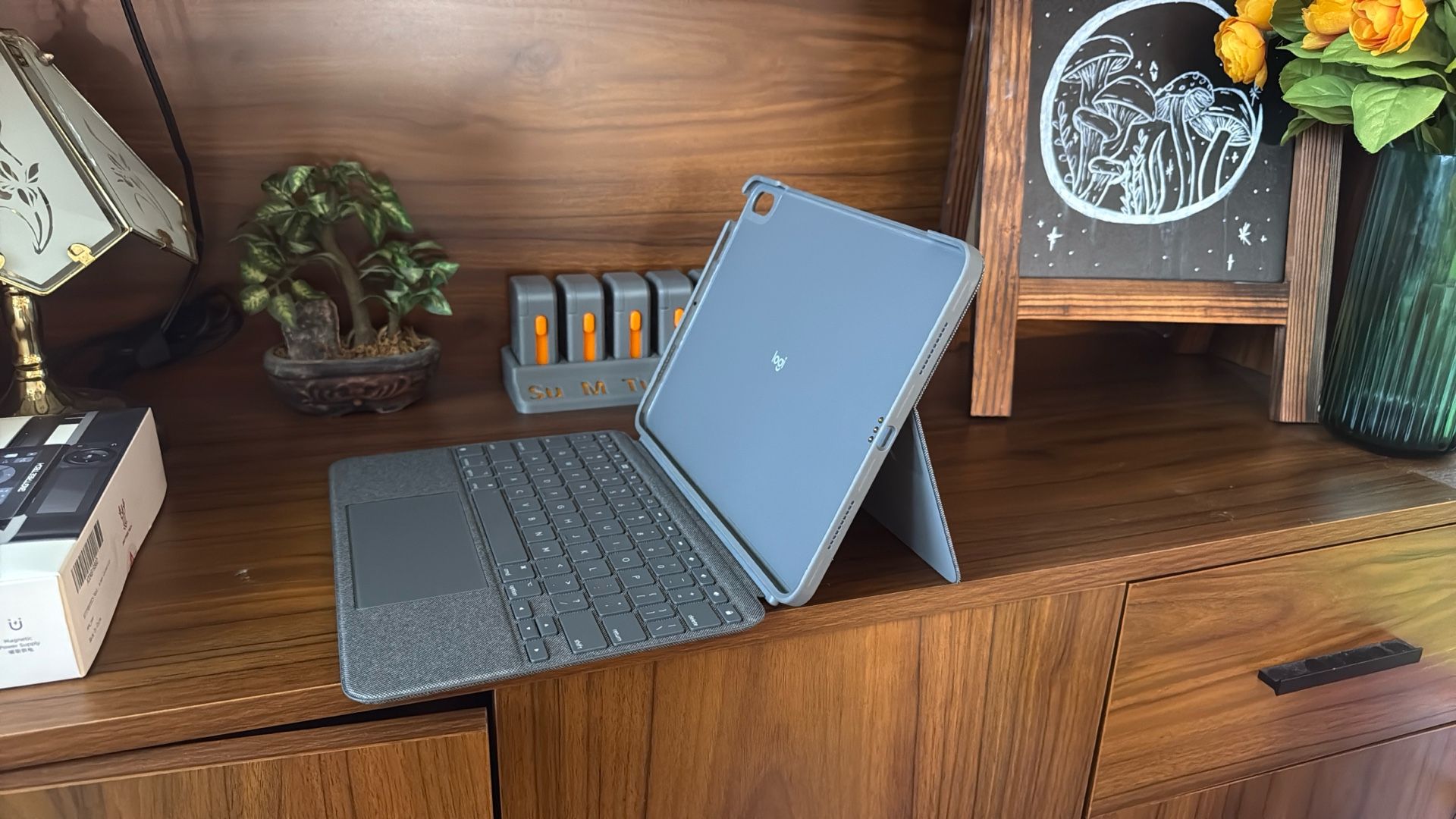 Logitech Combo Touch iPad Air (4th, 5th gen - 2020, 2022) Keyboard Case - Oxford Grey