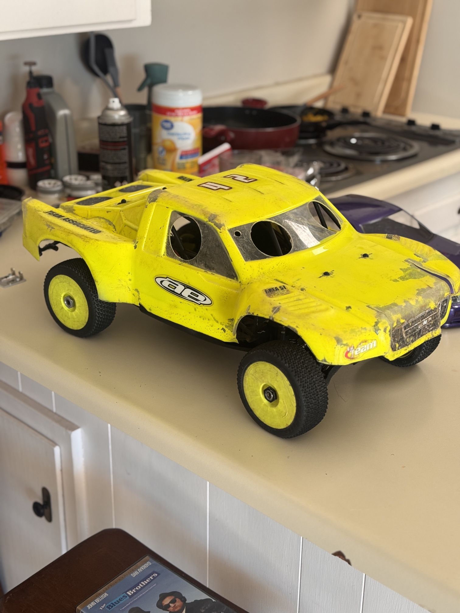 1/8 Team Associated Sc8E