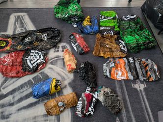 Nerf inflatable bunkers with 23 Nerf guns