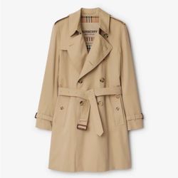 Burberry The Chelsea Trench Coat
