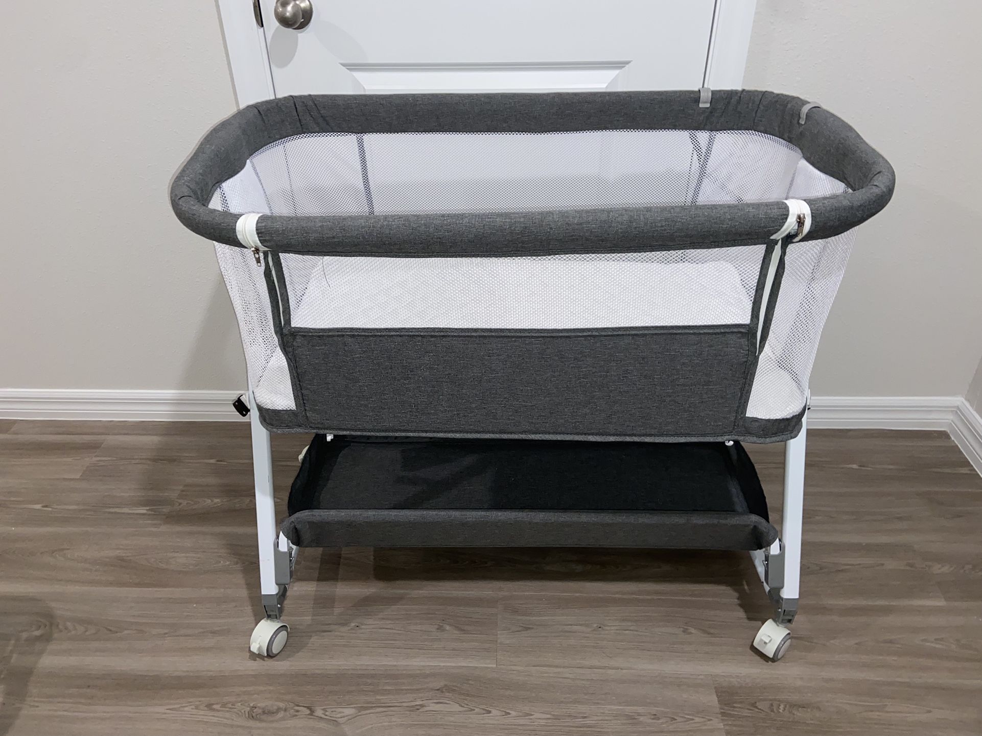 Baby bassinet 3 in 1.