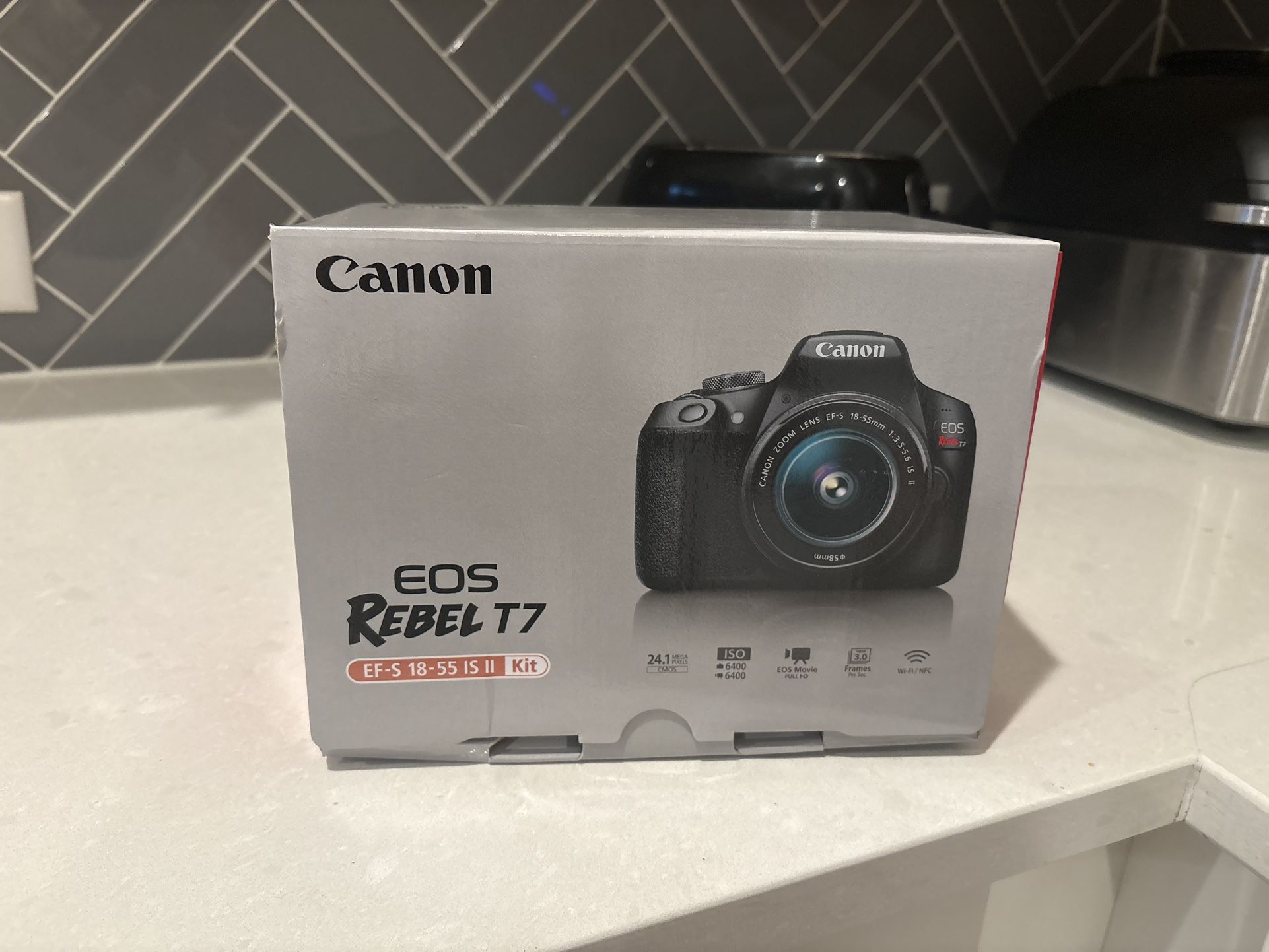 EOS Rebel T7 Camera
