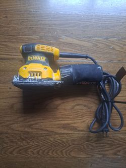 Dewalt 1/4 Sheet Electric Sander/GC
