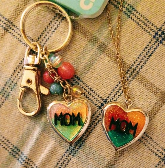 Brand New MOM Locket Or Keychain