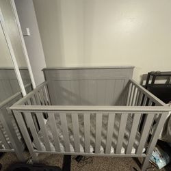 baby crib / toddler bed 