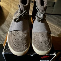 DS Adidas Yeezy 750 “Chocolate” Size 11 