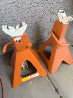 Jack stands