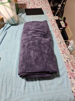 2 large bath towels