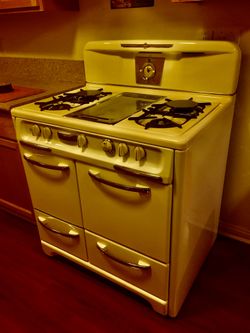 VINTAGE WEDGEWOOD STOVE WITH OVEN PLUS STORAGE CABINET