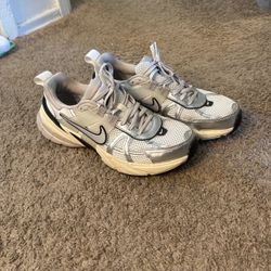 barely worn Nike V2K running shoe